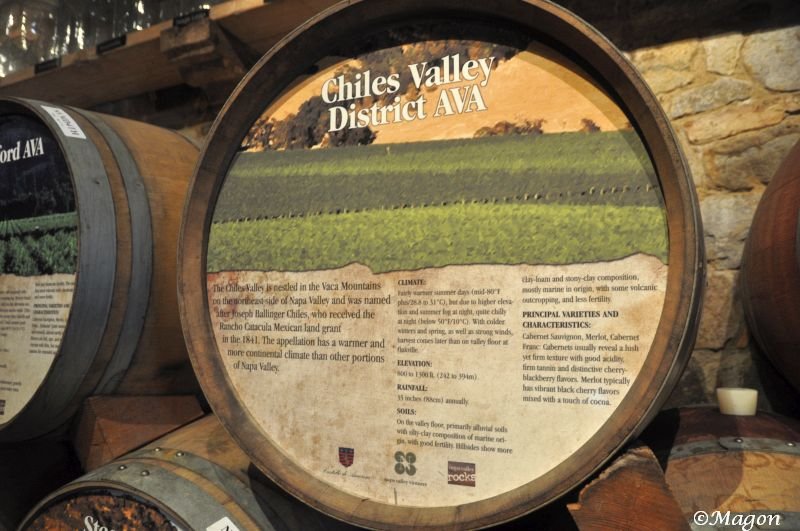 Chiles Valley District AVA: винные бочки с информацией о виноградниках в Castello Di Amorosa